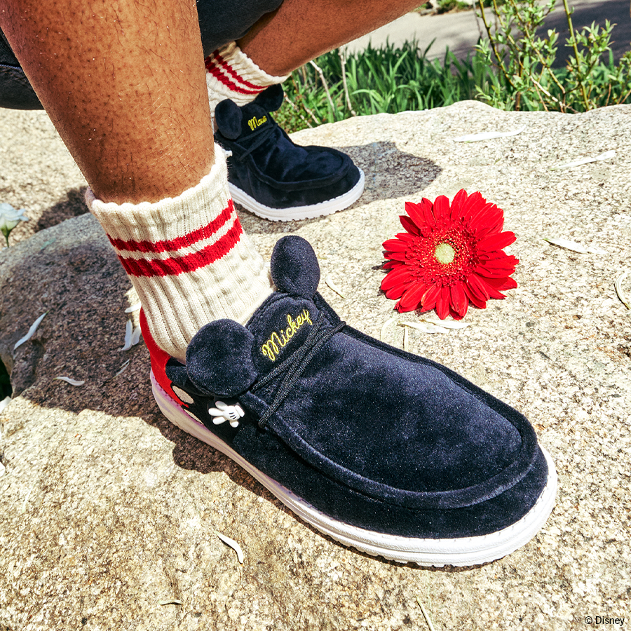 disney mickey mouse wally mickey black/red disney mickey mouse wally mickey black/red